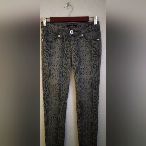 Guess 27x29 Snake Reptile Pattern Gray Cotton Skinny Pants - Picture 1 of 11
